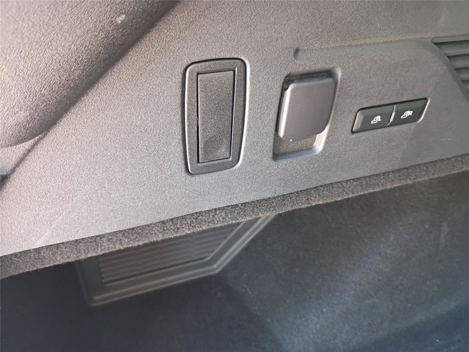 Used 2025 Lincoln Nautilus Premier AWD/4WD image 21