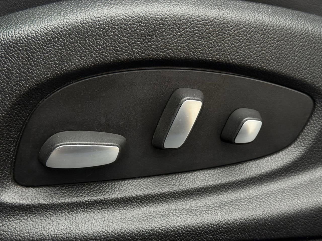 Used 2013 Cadillac XTS Luxury FWD image 24