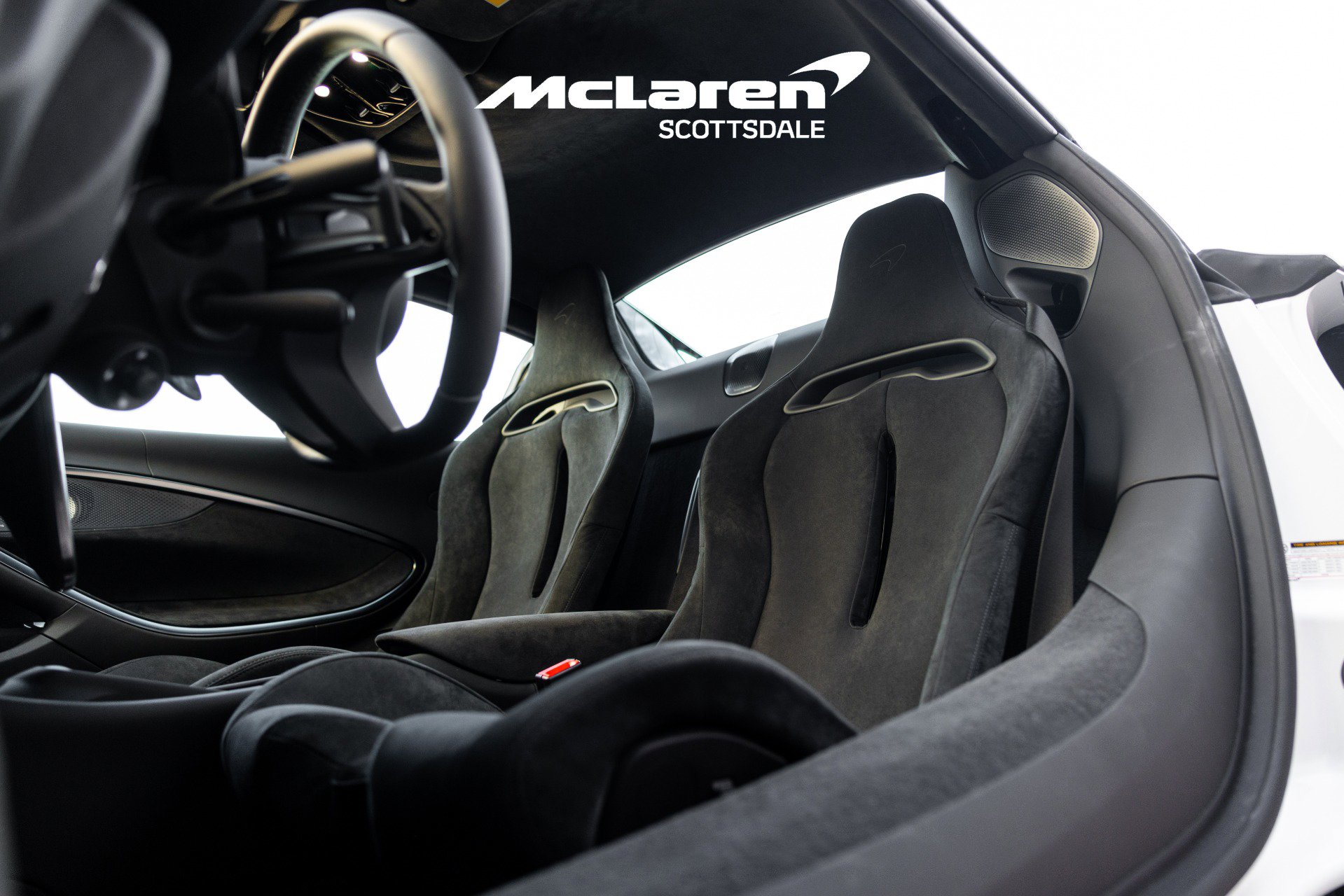 Used 2025 McLaren Artura Spider image 19