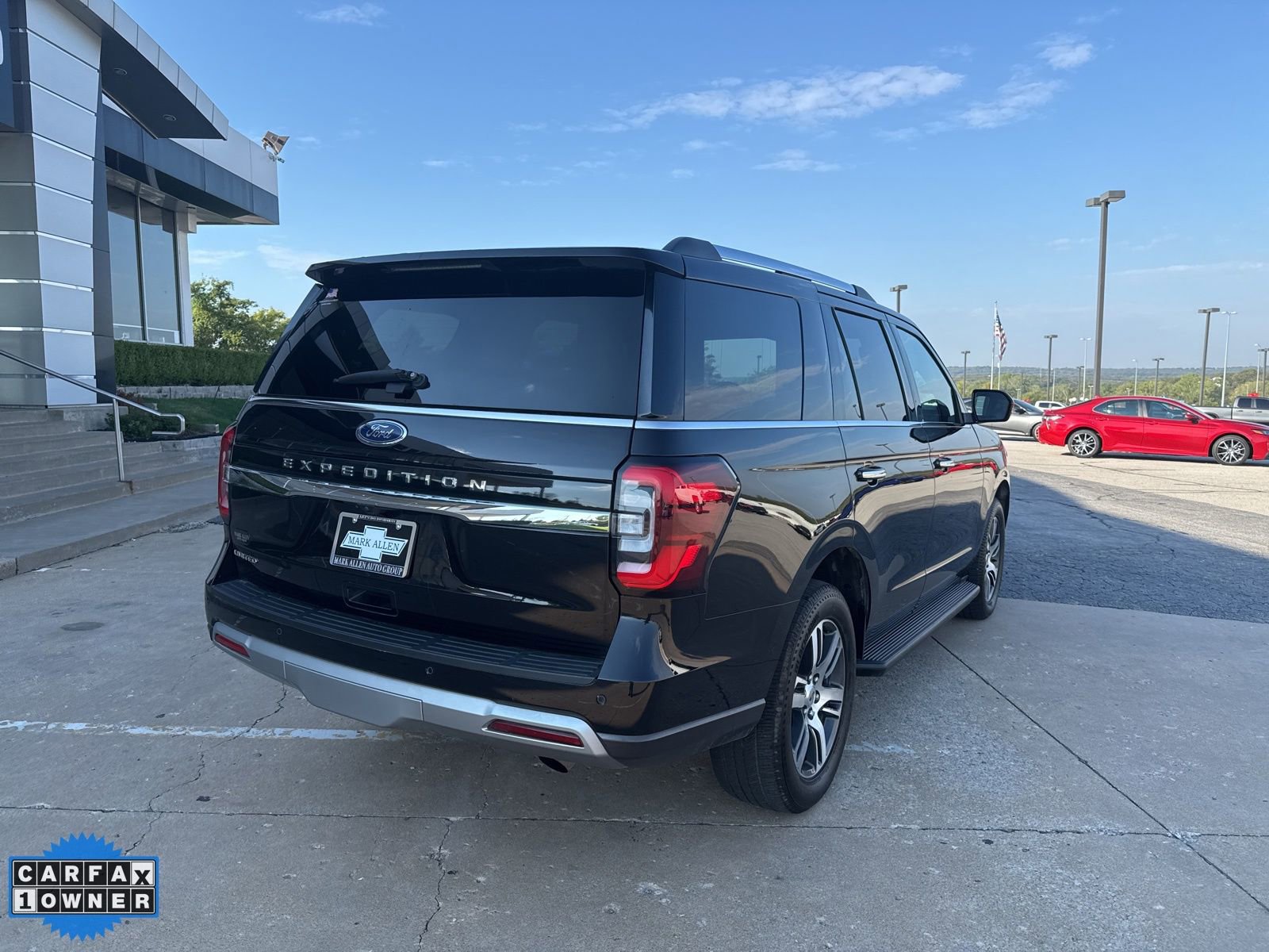 Used 2024 Ford Expedition Limited image 3