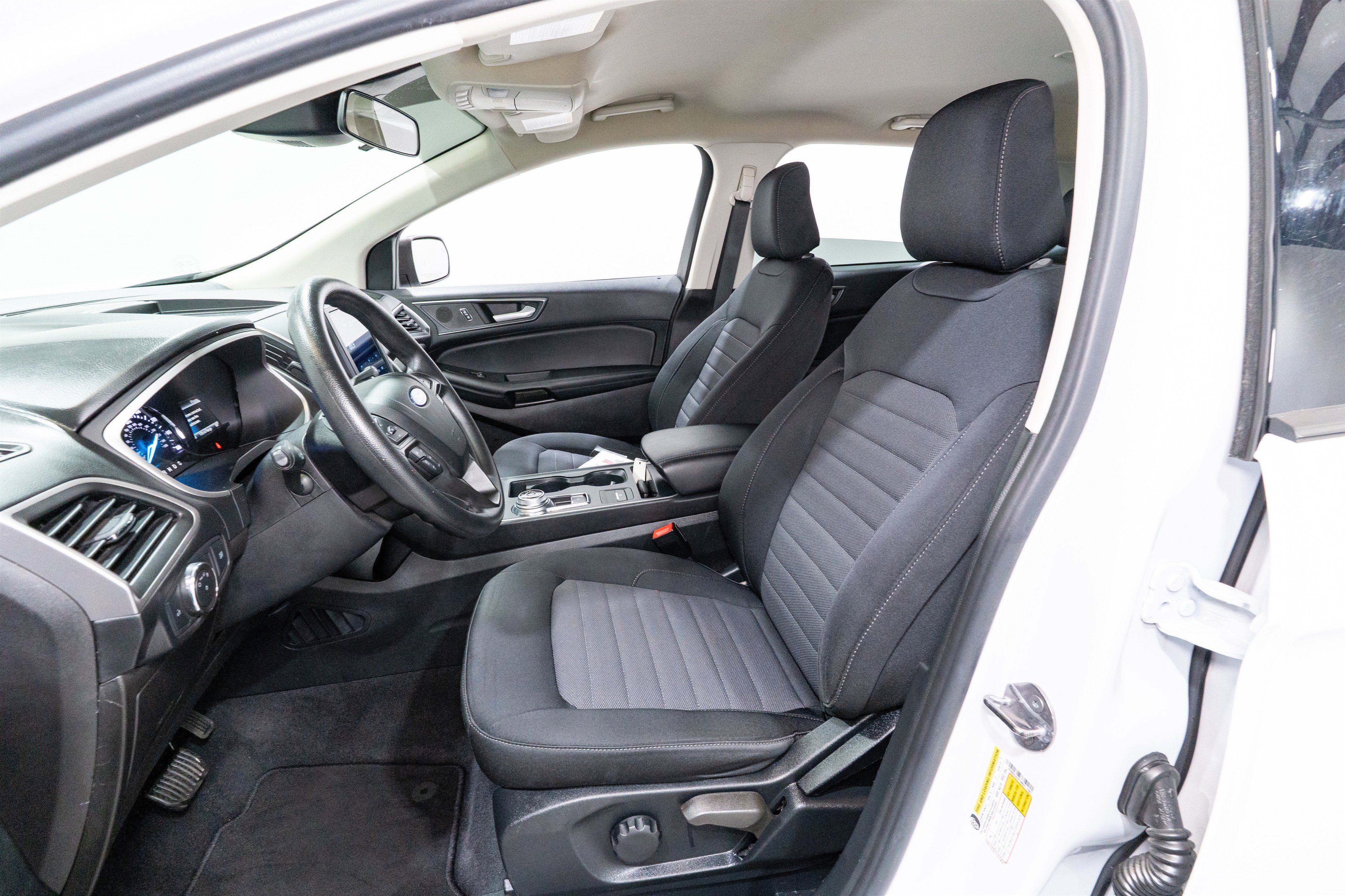 Used 2021 Ford Edge SE image 15