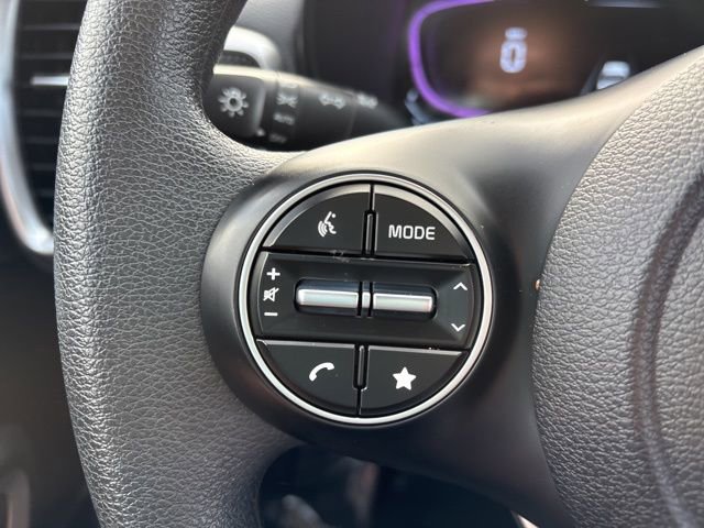 Used 2025 Kia Soul LX w/ LX Technology Package FWD image 7