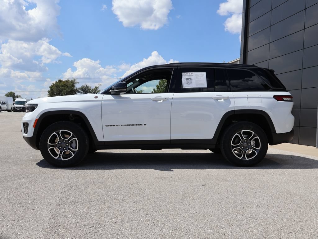 Used 2022 Jeep Grand Cherokee Trailhawk AWD/4WD image 2