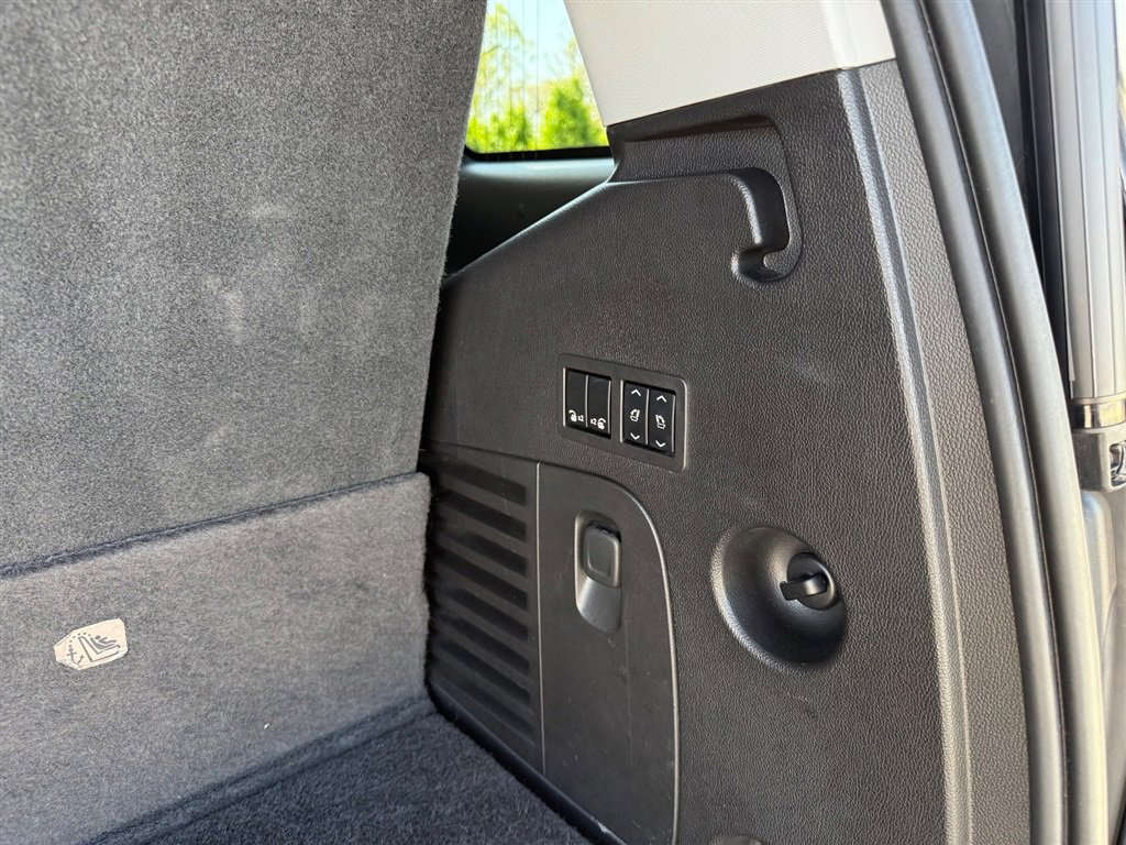 Used 2016 Cadillac Escalade Premium image 30