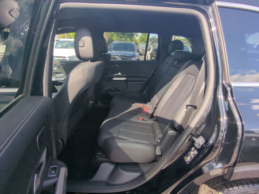 Used 2024 Mercedes-Benz GLB 250 4MATIC image 5