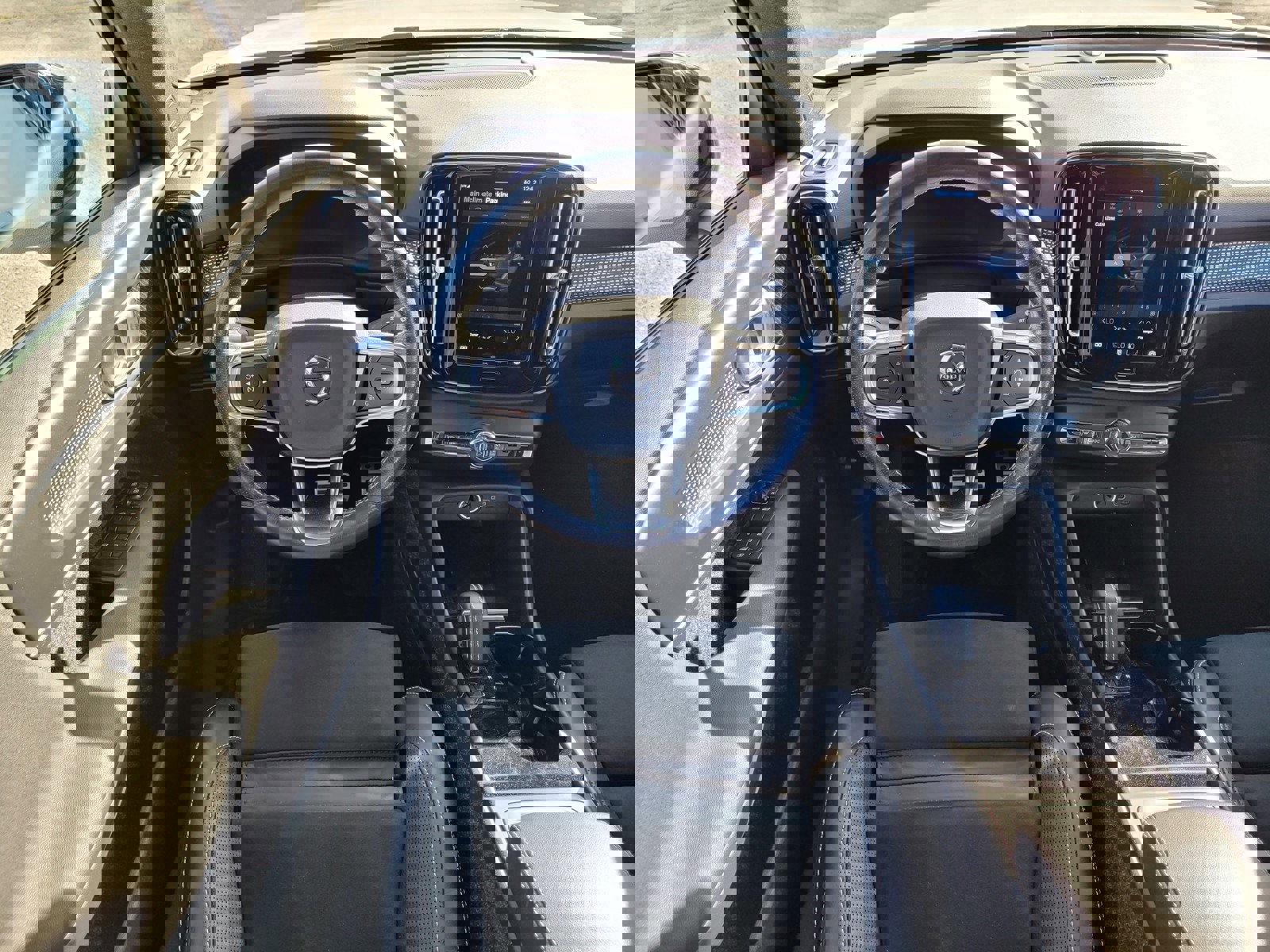 Used 2021 Volvo XC40 P8 Recharge image 13