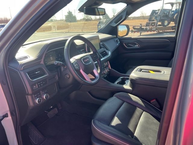 Used 2024 GMC Yukon SLT w/ SLT Luxury Package image 14