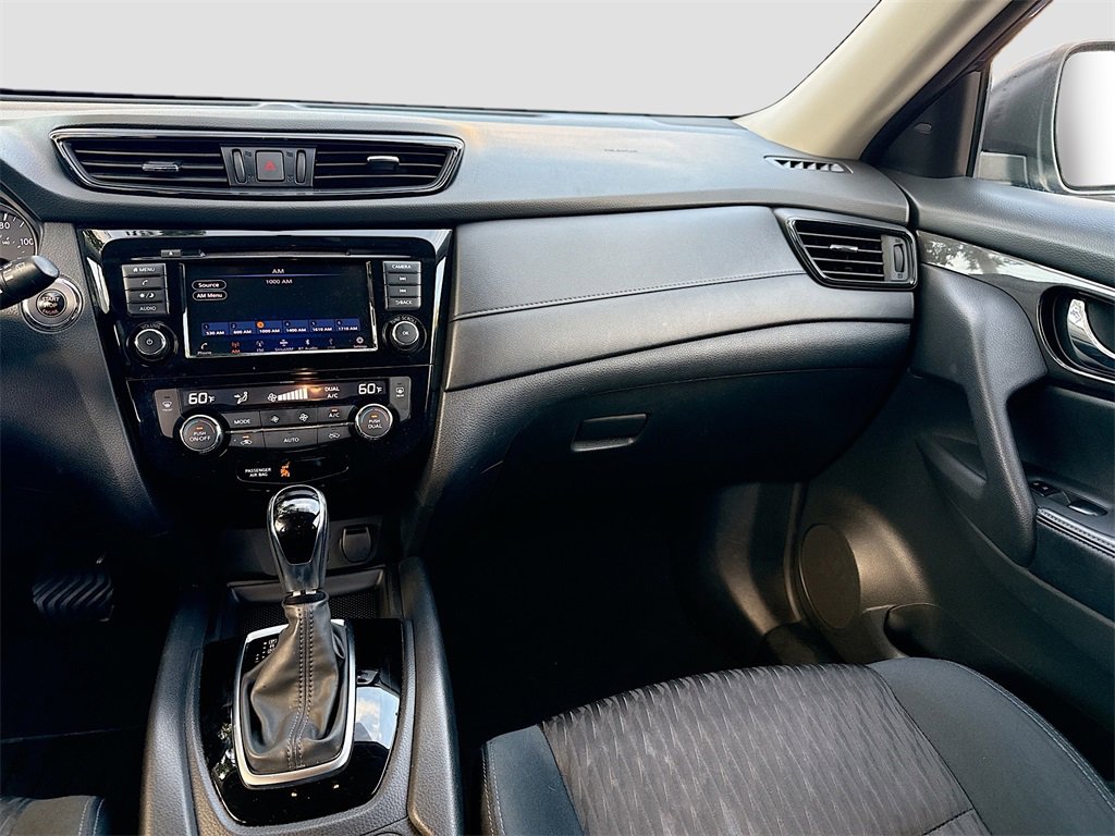 Used 2018 Nissan Rogue SV image 23