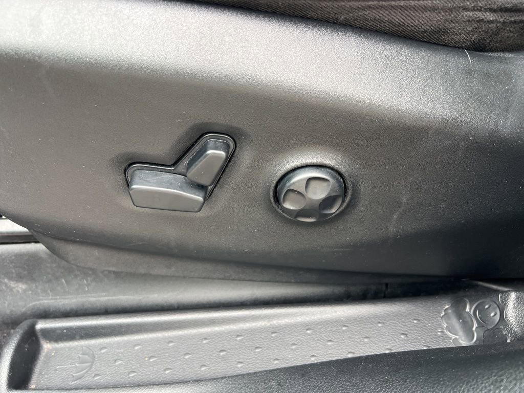 Used 2020 Chrysler Pacifica Touring-L image 32