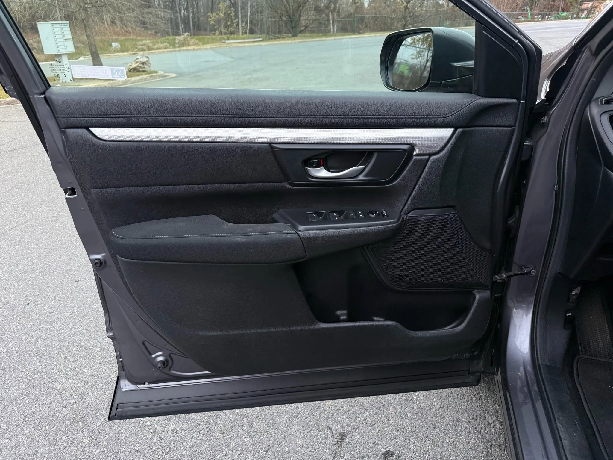 Used 2019 Honda CR-V LX image 17