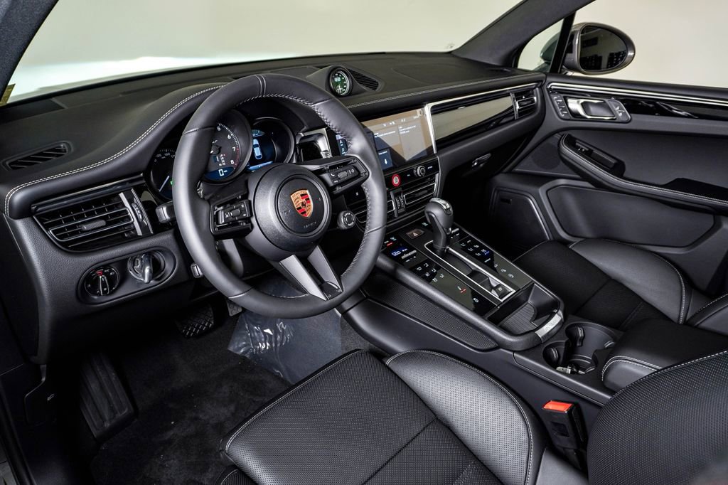 New 2026 Porsche Macan Turbo image 4