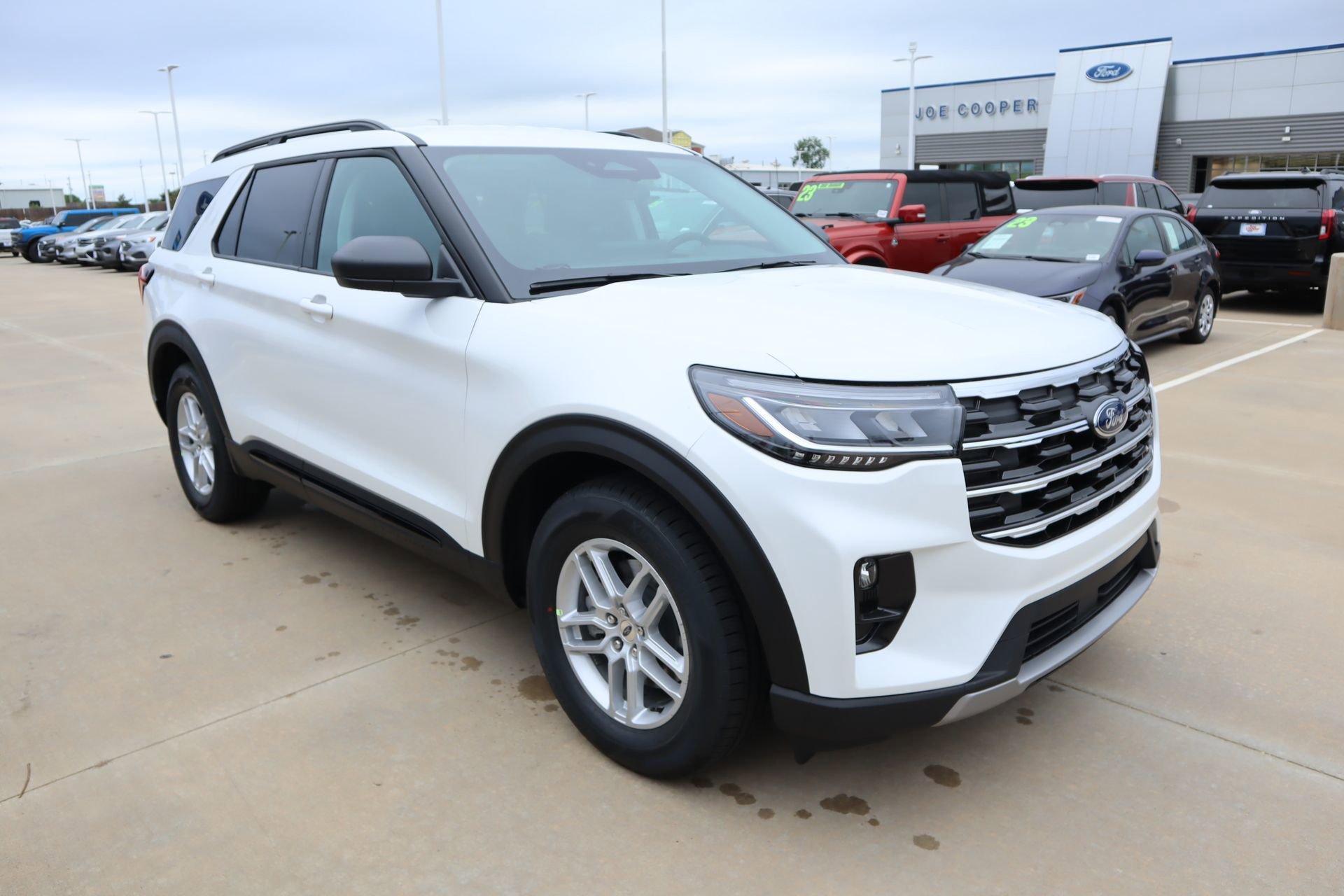 New 2026 Ford Explorer Active RWD image 1