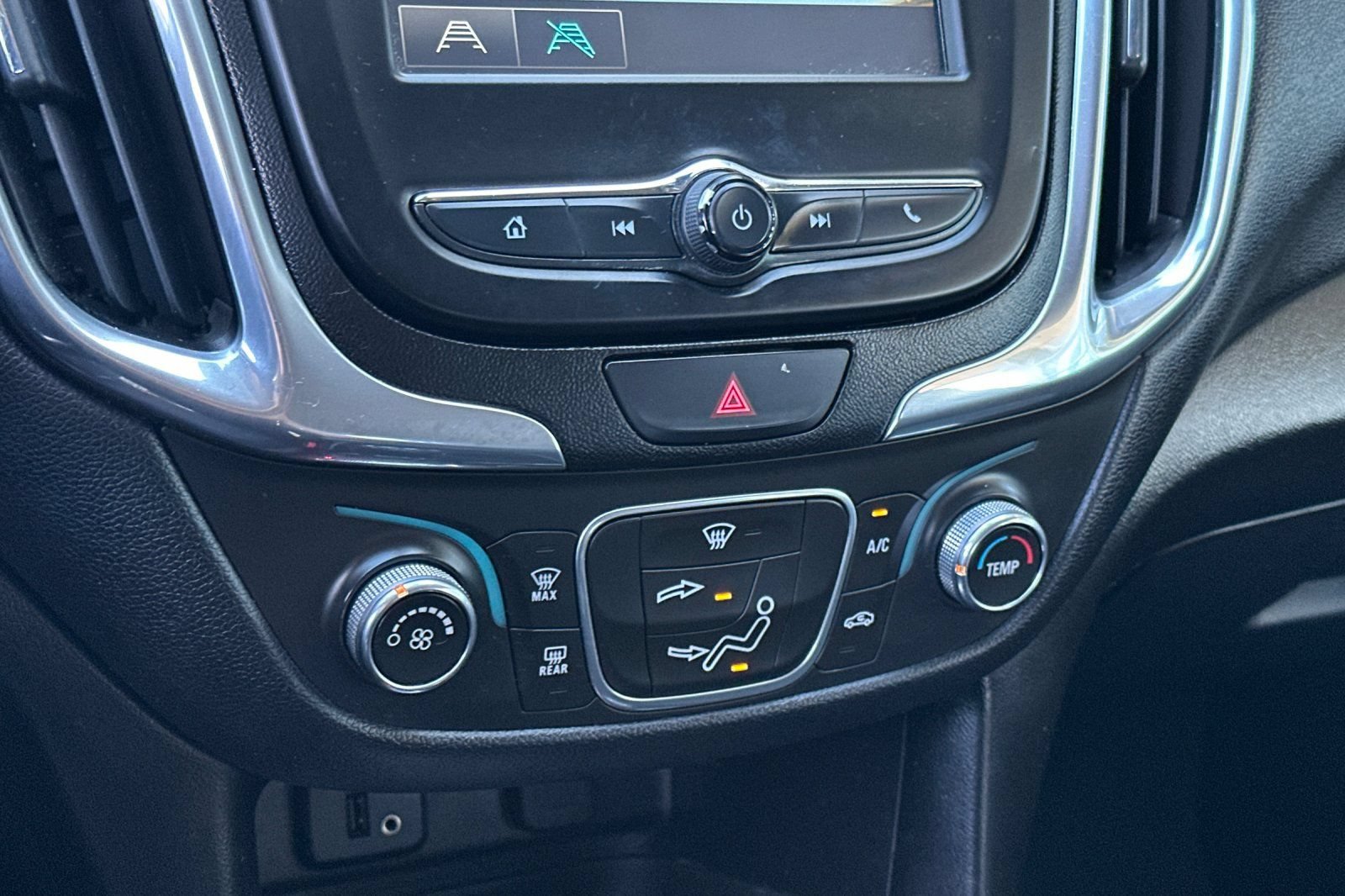 Used 2018 Chevrolet Equinox LT FWD image 20