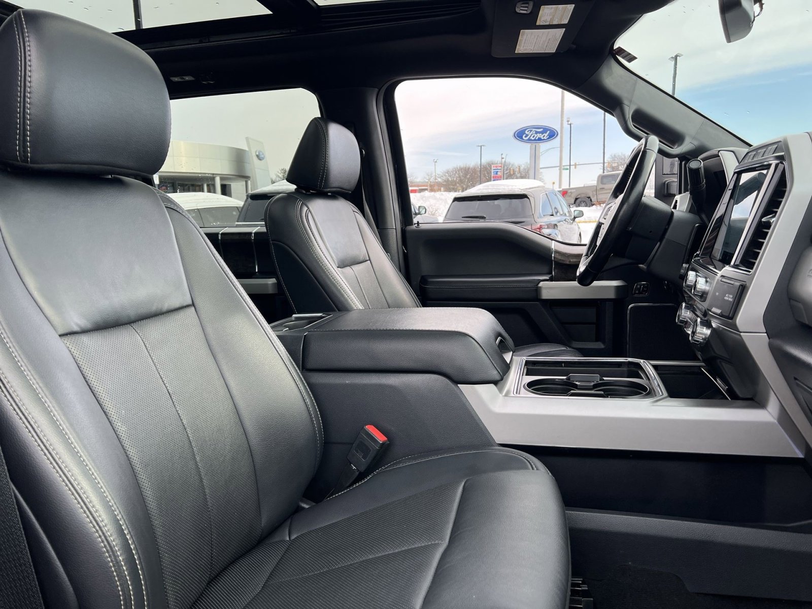 Used 2022 Ford F250 Lariat w/ Black Appearance Package image 25