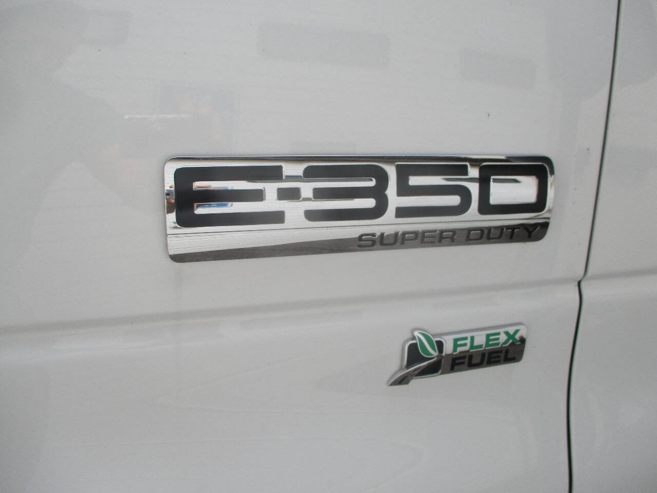 Used 2016 Ford E-350 and Econoline 350 Super Duty w/ Power Windows & Locks Group image 12