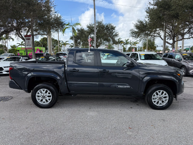 Used 2025 Toyota Tacoma SR5 AWD/4WD image 9