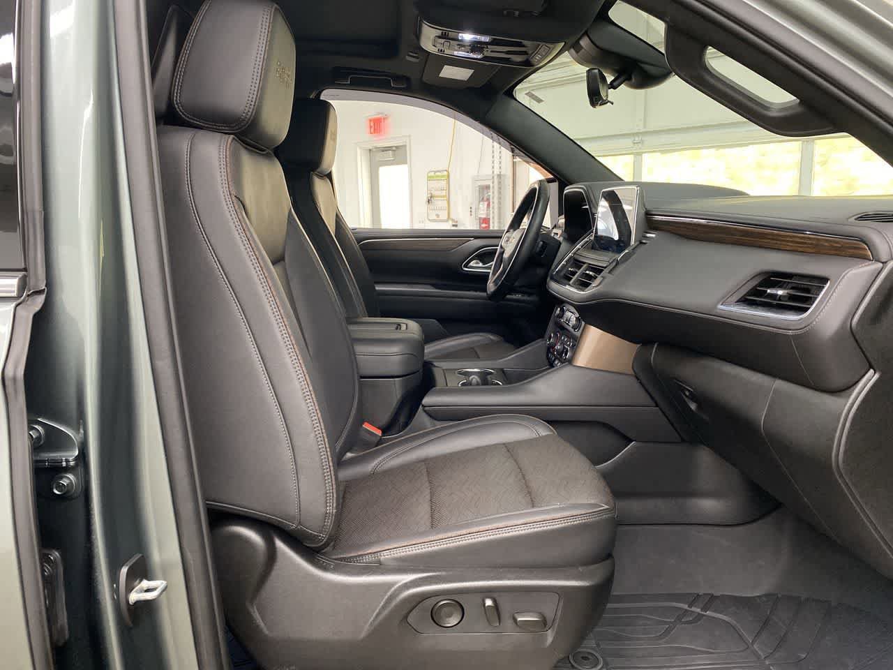 Used 2024 Chevrolet Suburban High Country w/ Advanced Technology Package AWD/4WD image 19