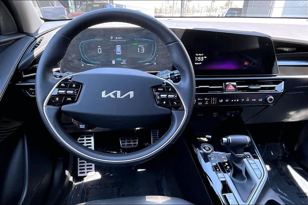 Used 2025 Kia Niro SX Touring FWD image 8