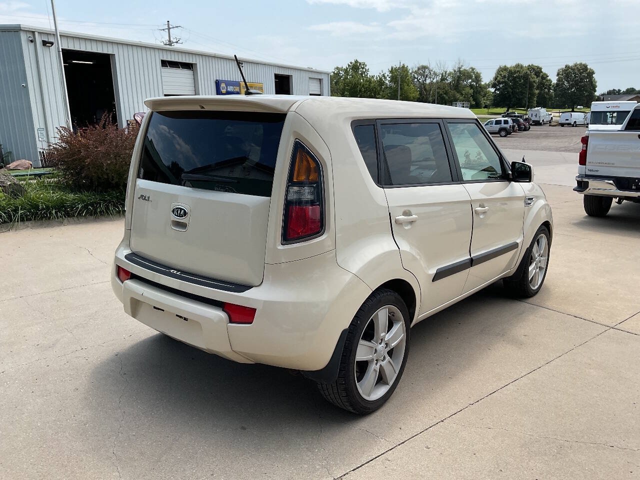 Used 2011 Kia Soul ! FWD image 9