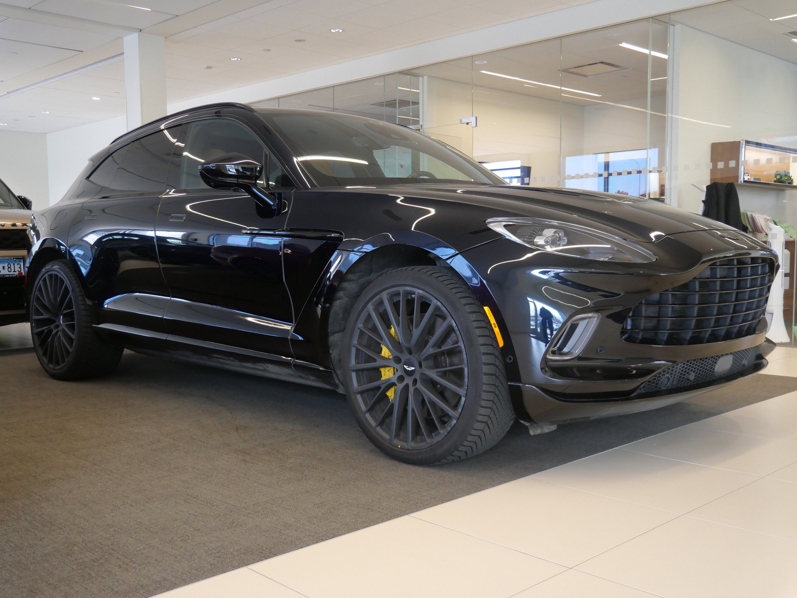 Used 2023 Aston Martin DBX image 5