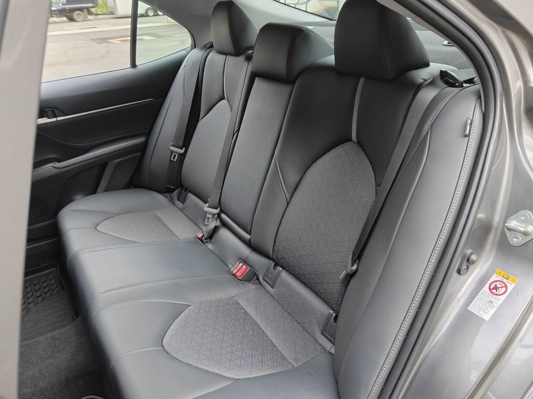 Used 2018 Toyota Camry XSE FWD image 17