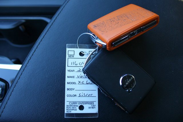 Used 2025 Volvo XC60 B5 Plus image 31