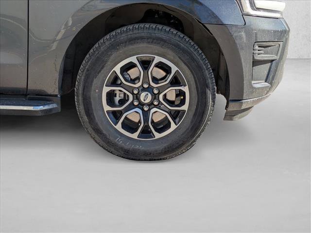 Used 2023 Ford Expedition XLT image 9