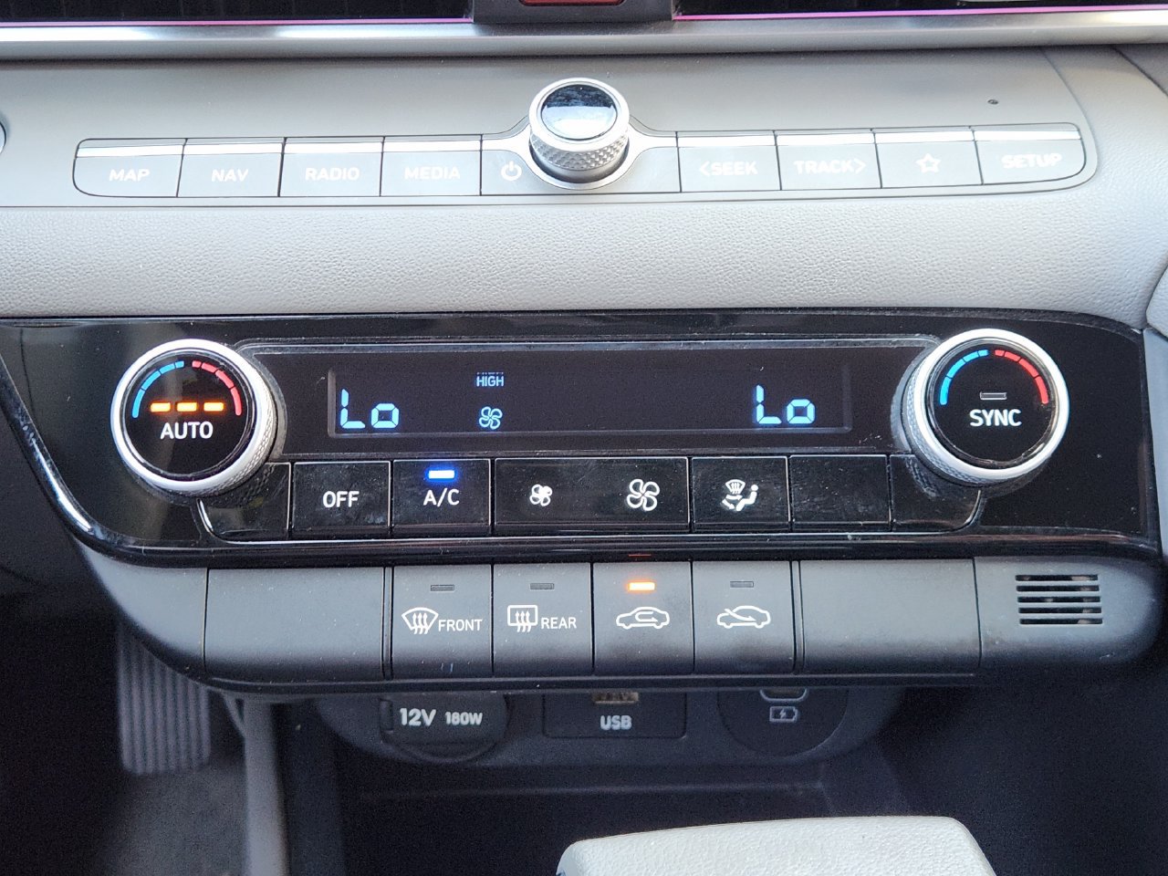 Used 2024 Hyundai Elantra SEL FWD image 14