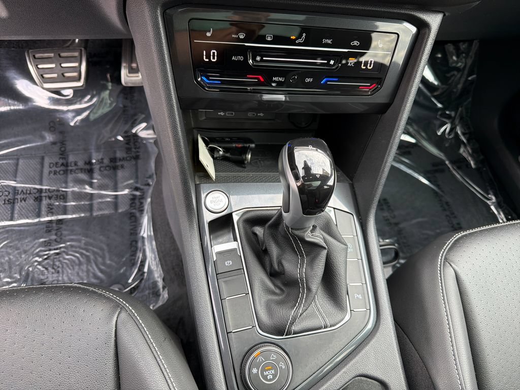 Certified 2024 Volkswagen Tiguan SE R-Line AWD/4WD image 28
