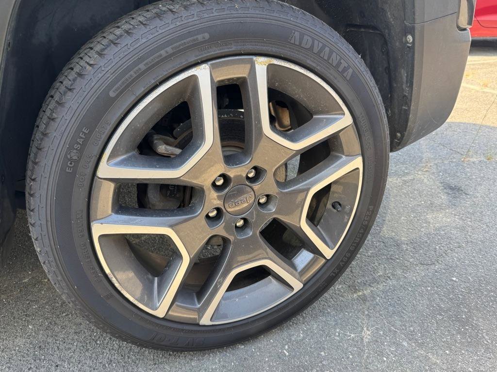 Used 2019 Jeep Renegade Limited w/ UConnect 8.4 Nav Group AWD/4WD image 30