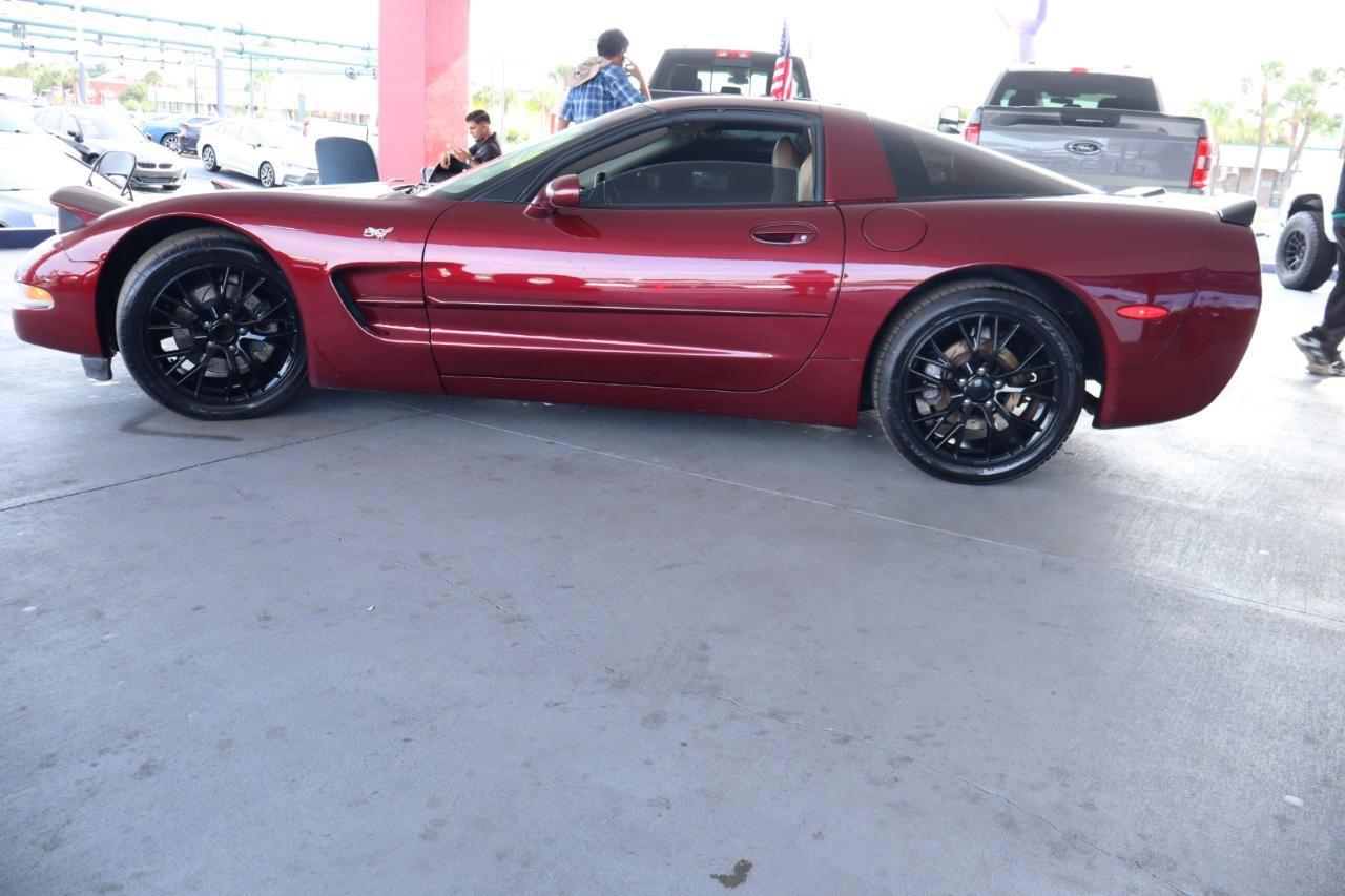 Used 2003 Chevrolet Corvette Coupe w/ Preferred Equipment Group RWD image 10