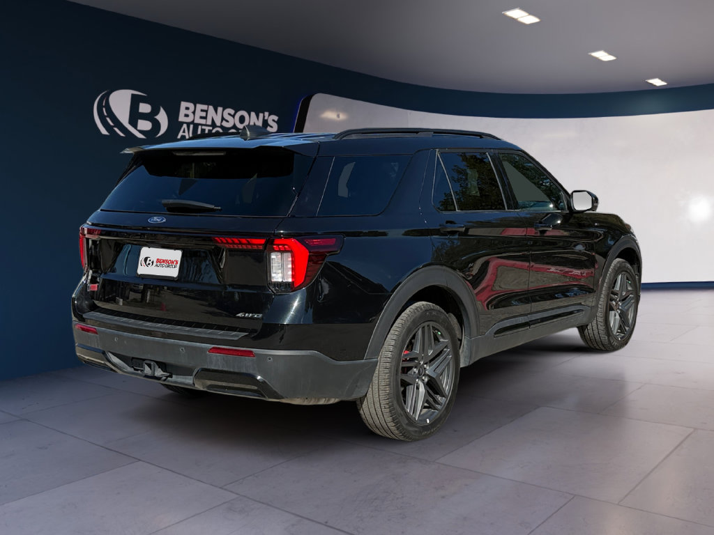 Used 2025 Ford Explorer ST-Line w/ ST-Line Street Pack AWD/4WD image 5