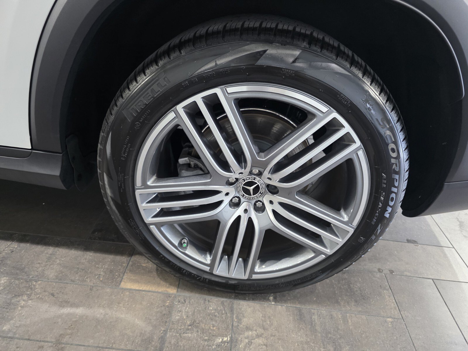 Used 2025 Mercedes-Benz GLS 450 4MATIC image 14