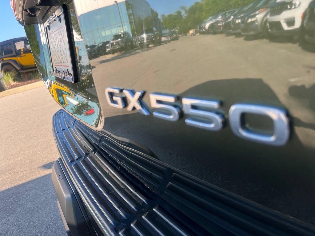 Used 2025 Lexus GX 550 w/ Accessory Package (2T) AWD/4WD image 40