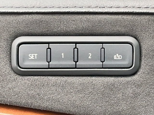 Used 2020 Cadillac Escalade Premium Luxury AWD/4WD image 11