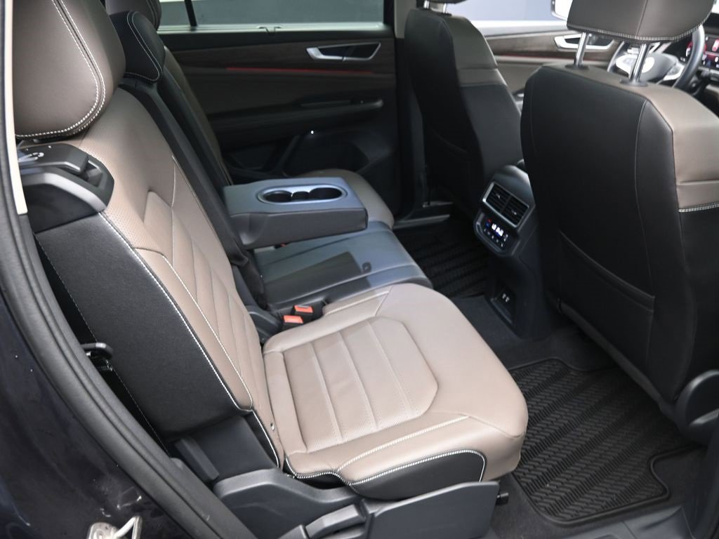 Used 2025 Volkswagen Atlas SEL image 28