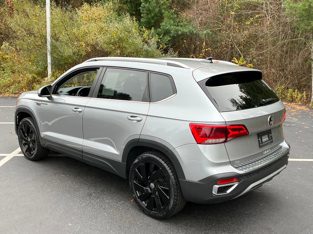 Used 2024 Volkswagen Taos SE image 3