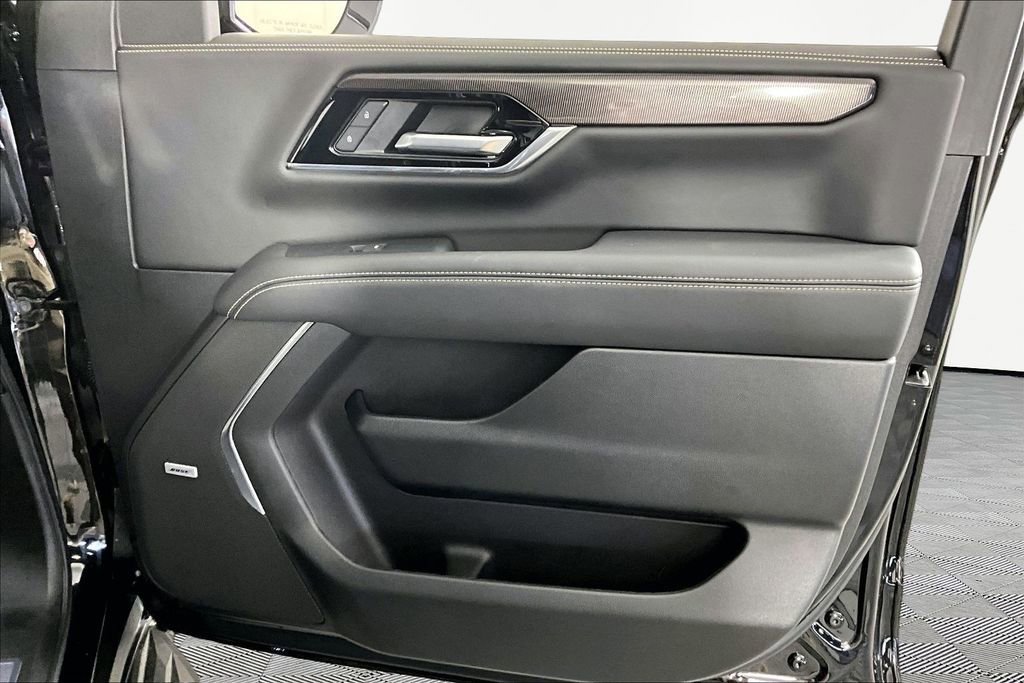 Used 2025 GMC Yukon Elevation RWD image 27