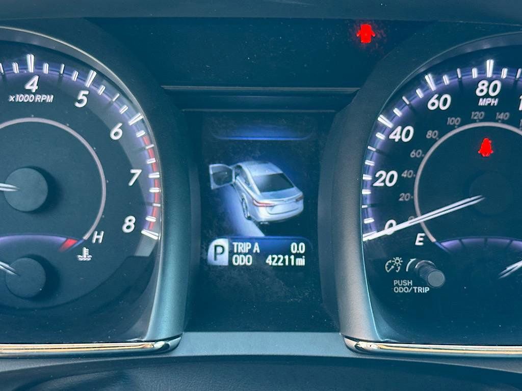 Certified 2017 Toyota Avalon Limited FWD image 24