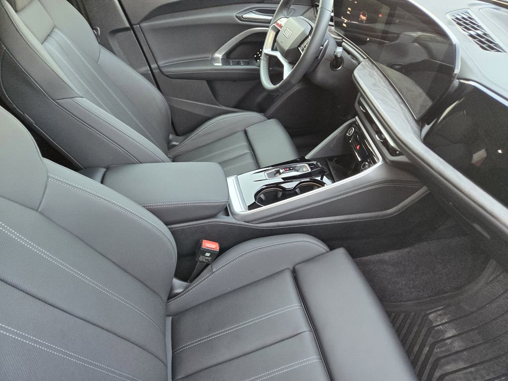 Used 2025 Audi Q5 Premium Plus w/ Premium Plus image 16