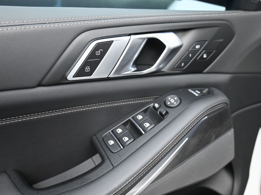 Used 2025 BMW X5 xDrive40i image 9