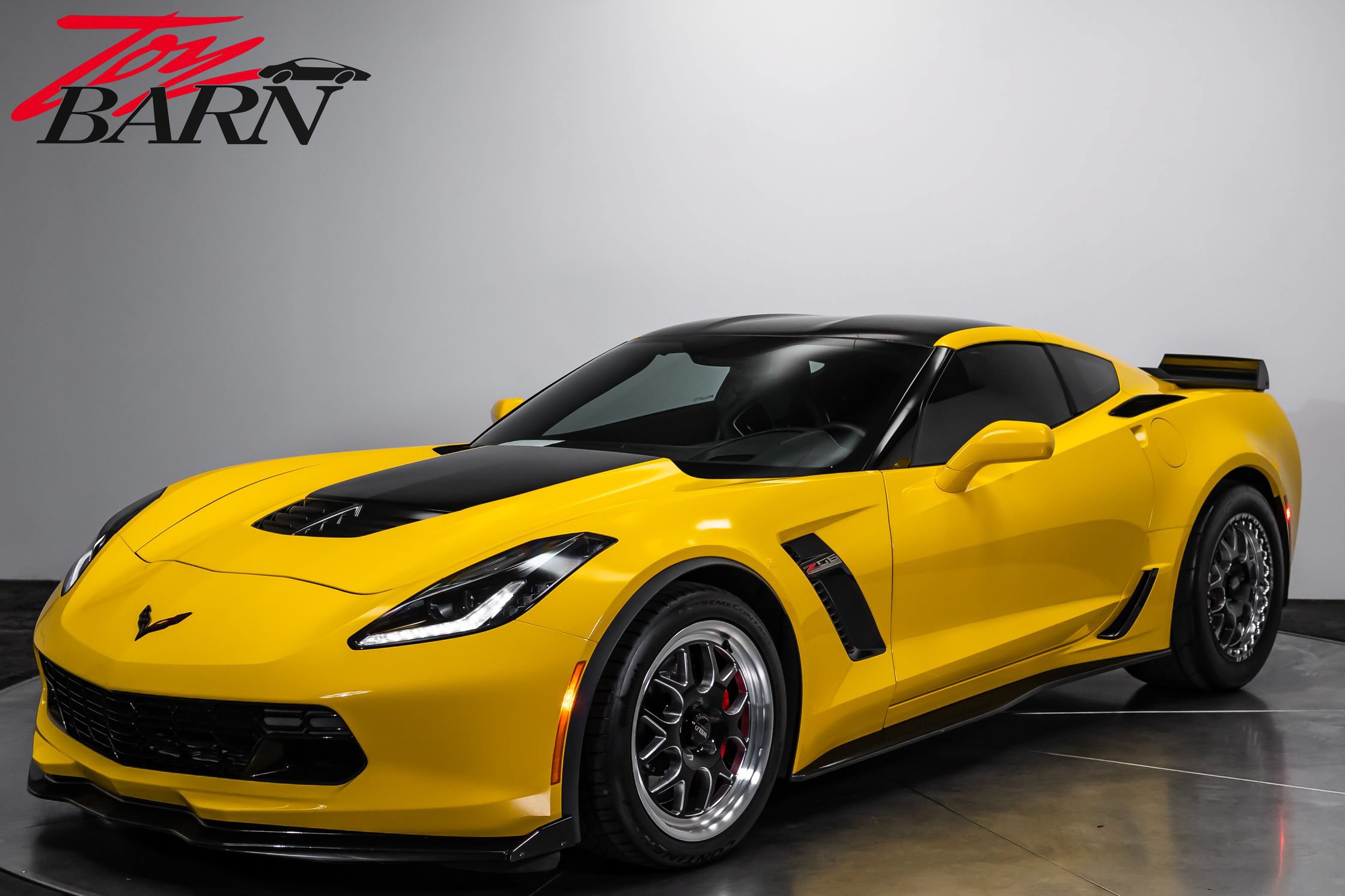 Used 2015 Chevrolet Corvette Z06 w/ 2LZ Preferred Equipment Group RWD image 9