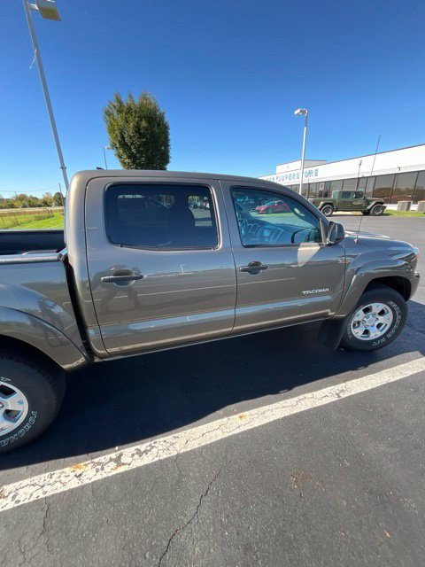 Used 2014 Toyota Tacoma 4x4 Double Cab w/ TRD Off-Road Package image 14