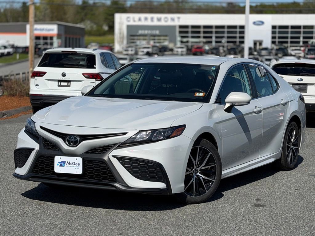 Used 2024 Toyota Camry SE w/ Cold Weather Package FWD video 1
