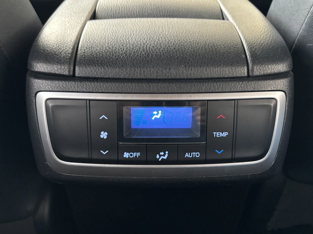 Used 2019 Toyota Highlander XLE image 19