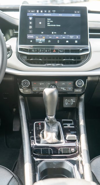 Used 2024 Jeep Compass Limited AWD/4WD image 16