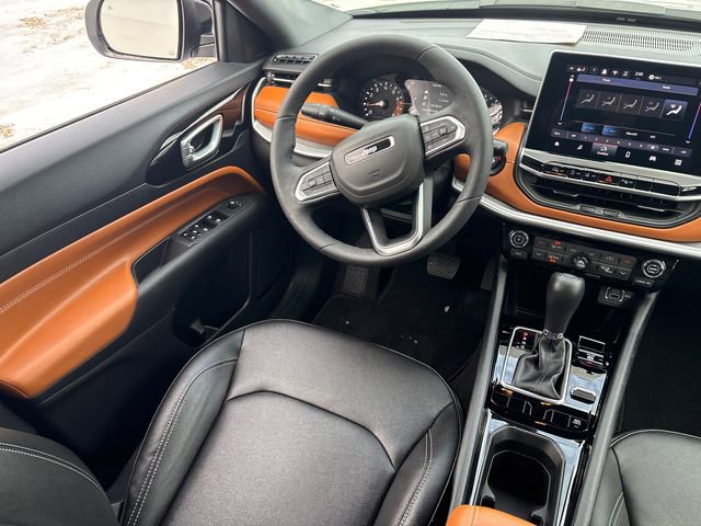 Used 2025 Jeep Compass Limited image 22