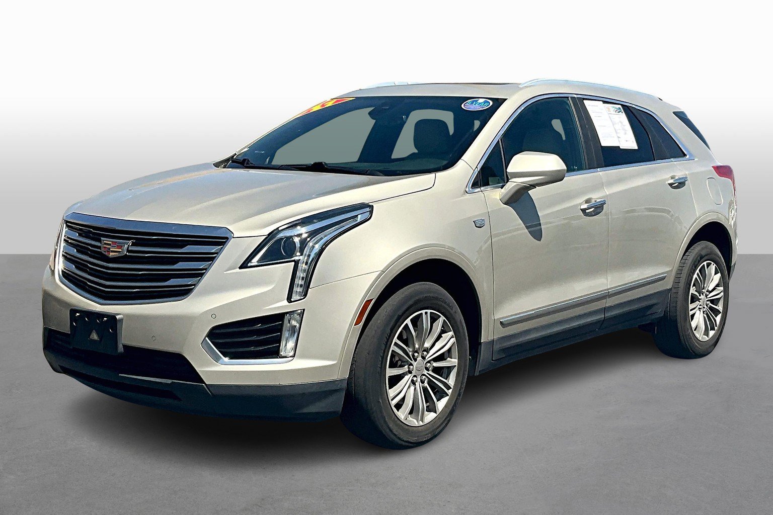 Used 2017 Cadillac XT5 Luxury w/ Driver Awareness Package FWD image 1