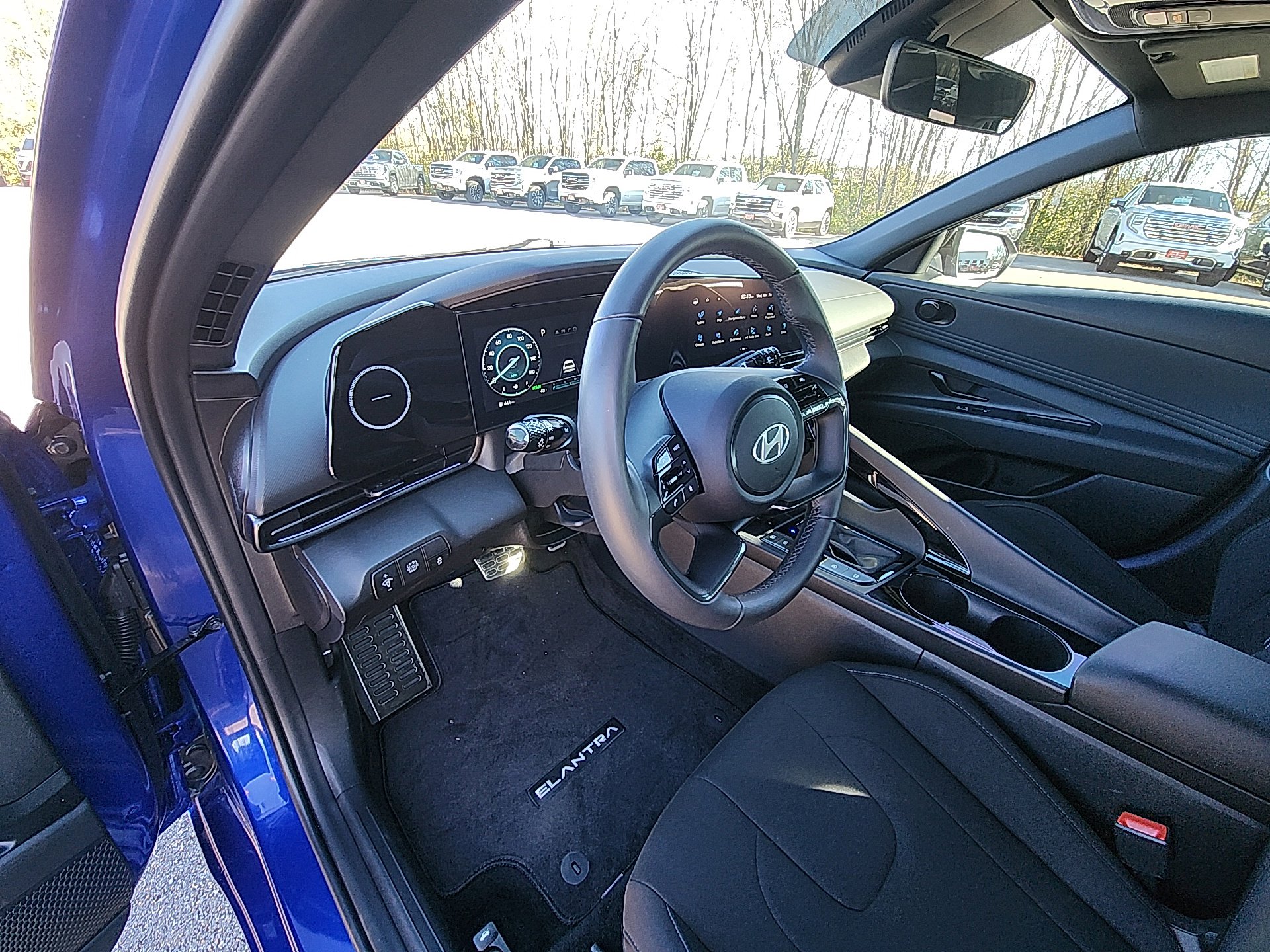 Used 2025 Hyundai Elantra SEL w/ Cargo Package image 14