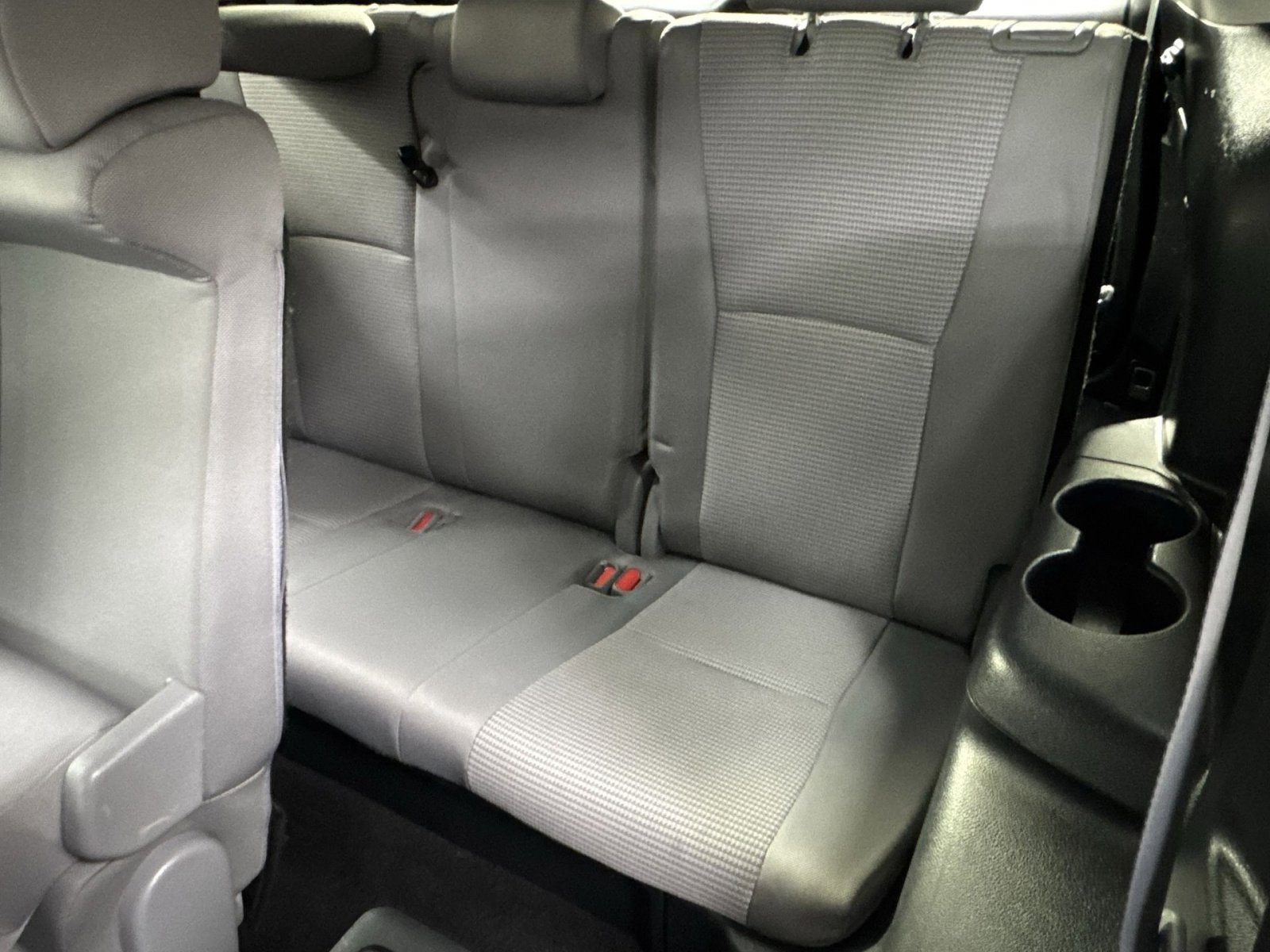 Used 2023 Toyota Highlander LE image 29